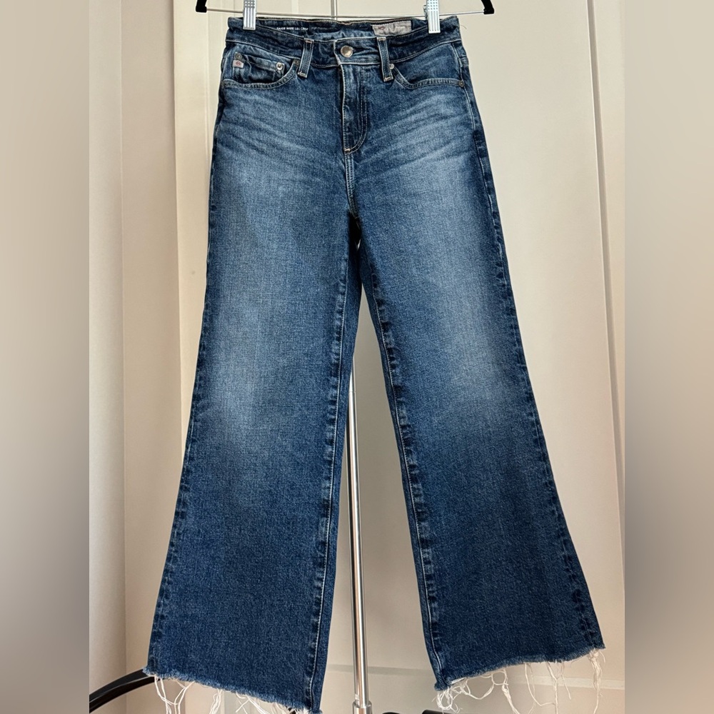 AG Adriano Goldschmied Saige High Rise Wide Leg Crop
Size 24 raw hem